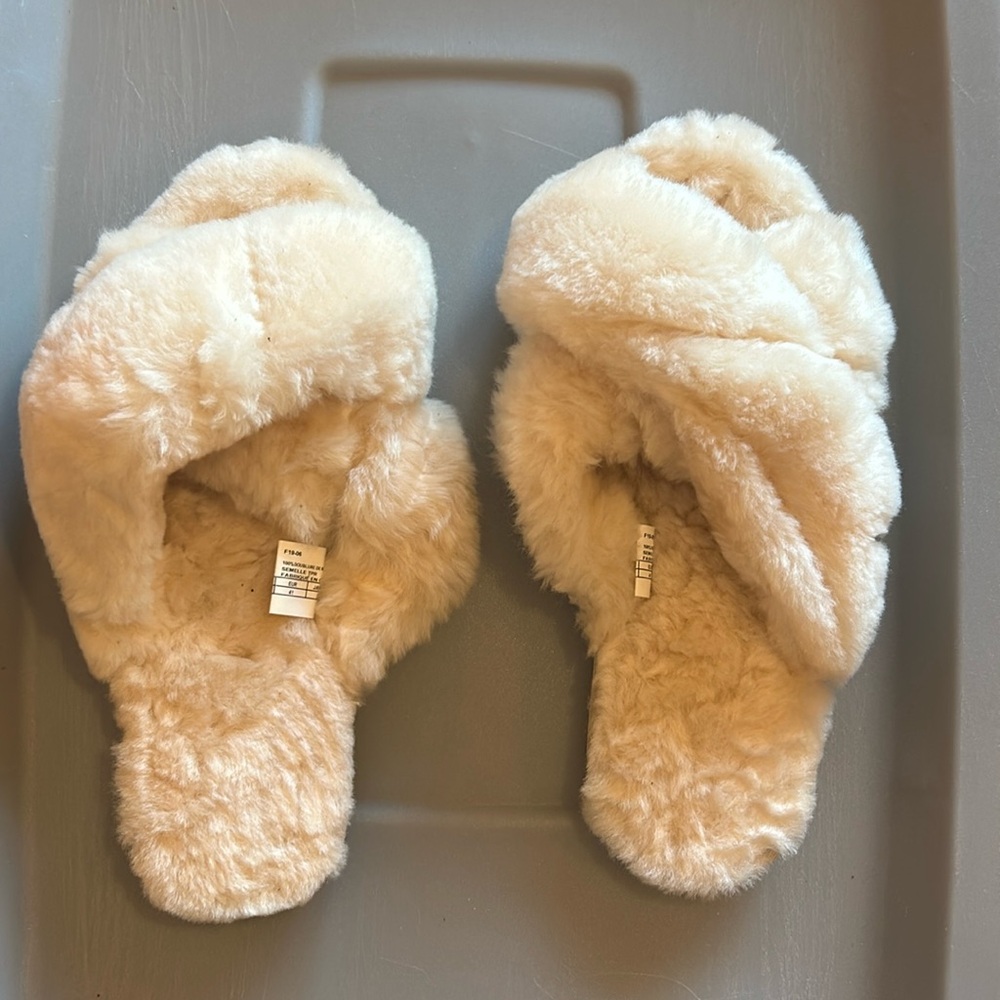 Emu sheepskin slippers